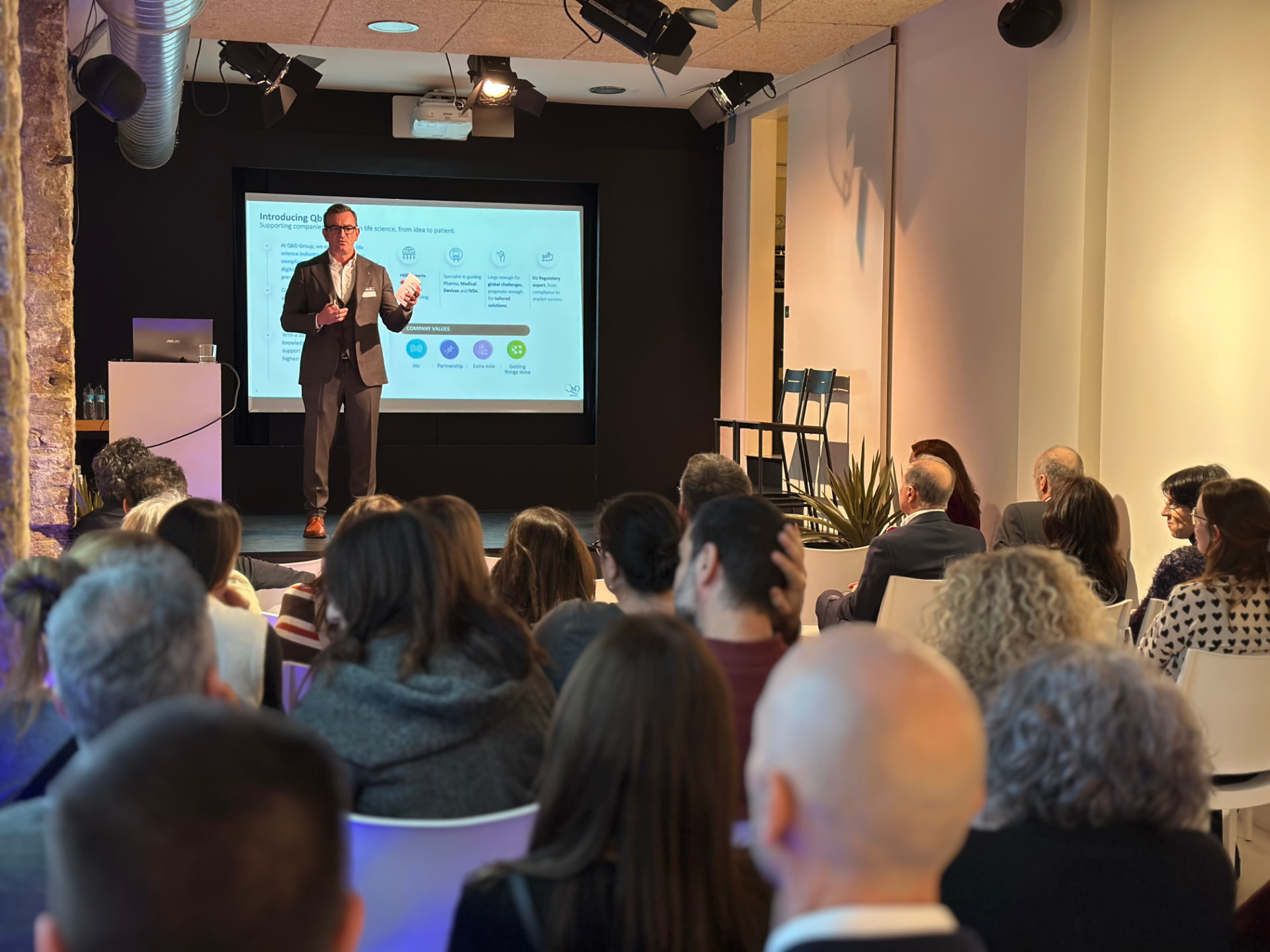Ponencia durante QbD Learn & Connect