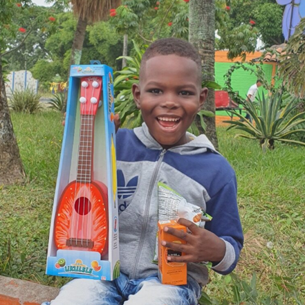 Haz feliz a un niño